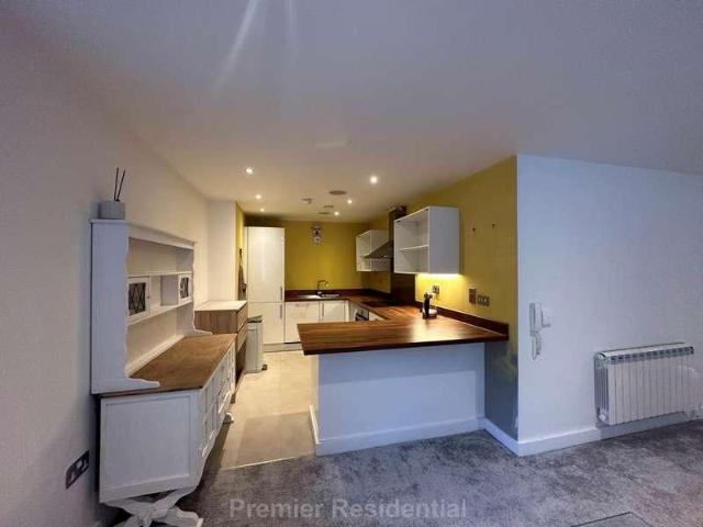 2 bed flat for sale