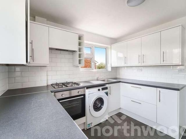 2 bed flat for sale