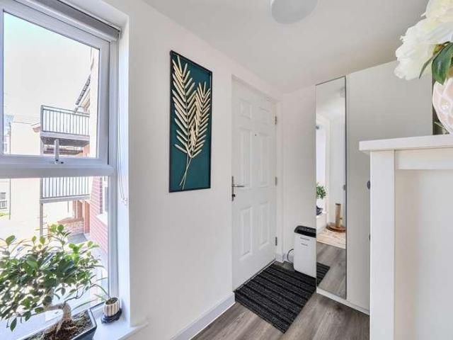 2 bed flat for sale