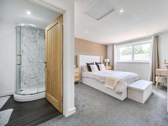 2 bed flat for sale