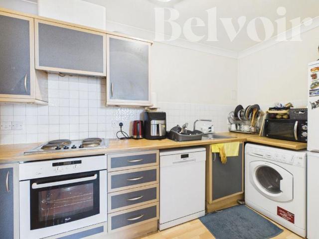 2 bed flat for sale