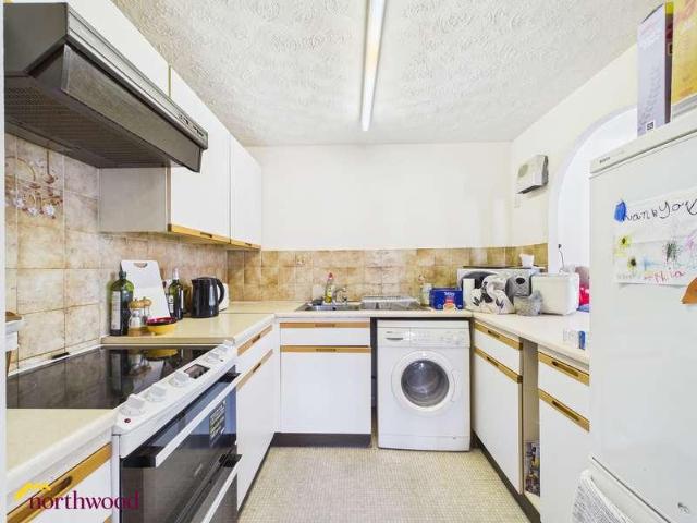 2 bed flat for sale