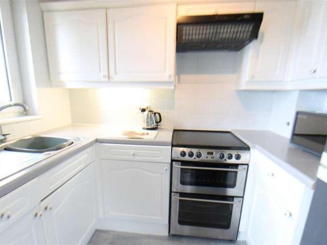 2 bed flat for sale
