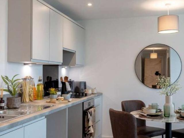 2 bed flat for sale