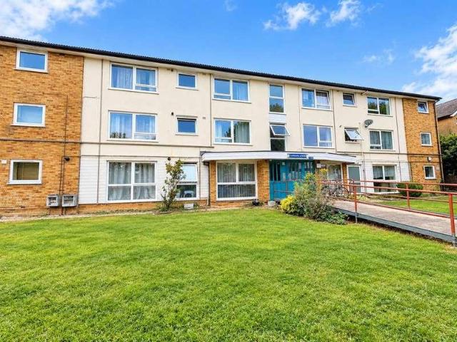 2 bed flat for sale