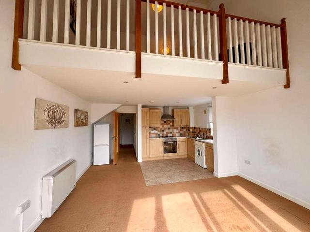 2 bed flat for sale