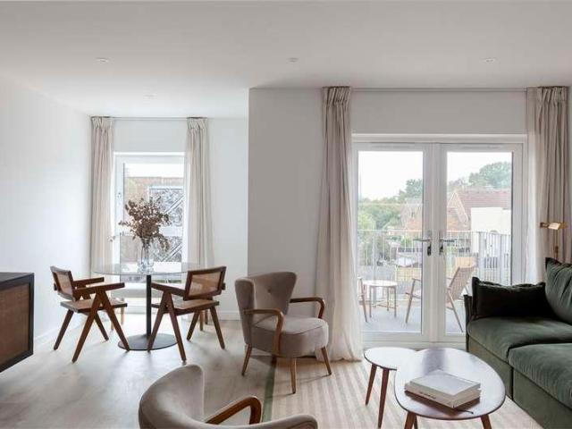 2 bed flat for sale