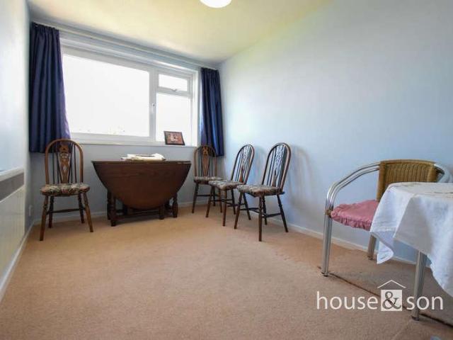 2 bed flat for sale