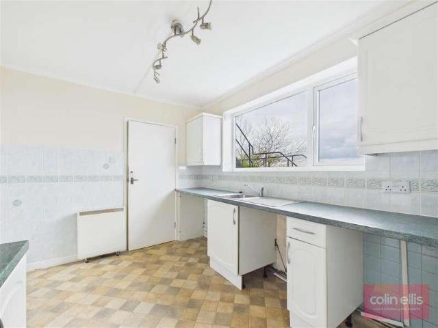 2 bed flat for sale