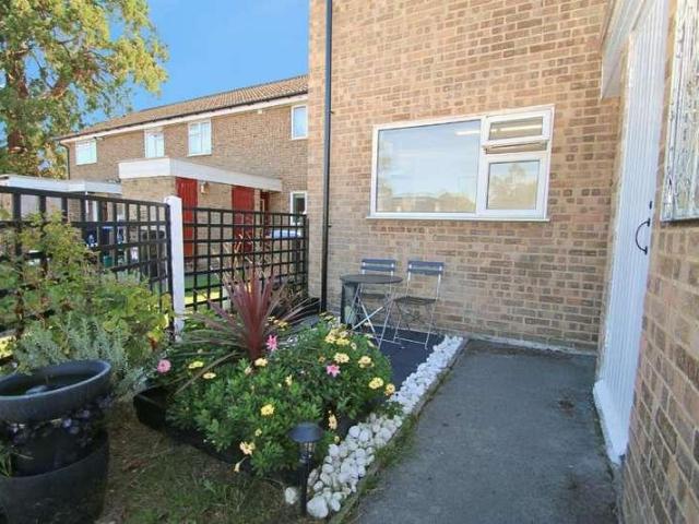 2 bed flat for sale