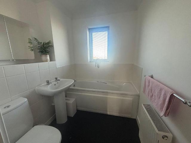 2 bed flat for sale