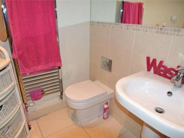 2 bed flat for sale