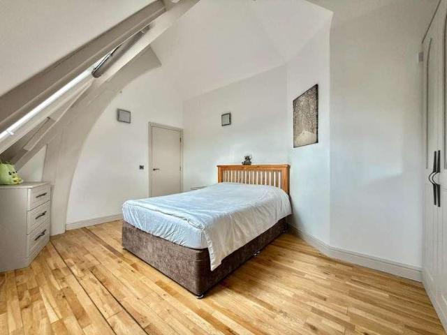 2 bed flat for sale