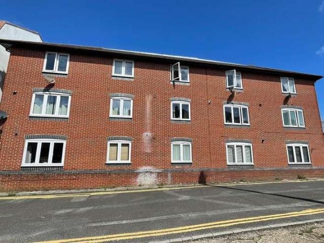 2 bed flat for sale