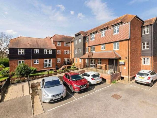 2 bed flat for sale