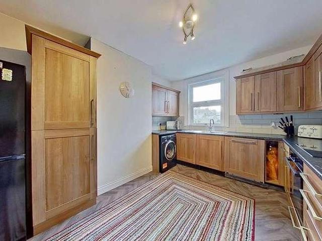 2 bed flat for sale