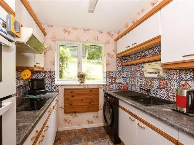2 bed flat for sale