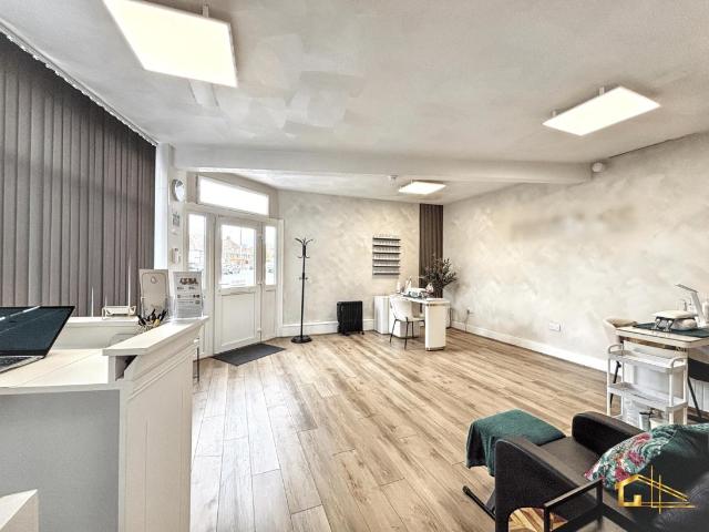 2 bed flat for sale