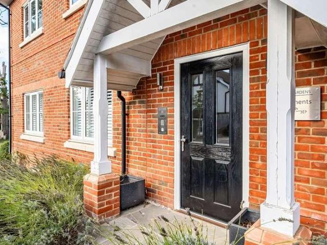 2 bed flat for sale
