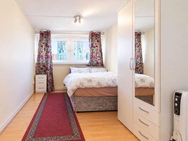 2 bed flat for sale