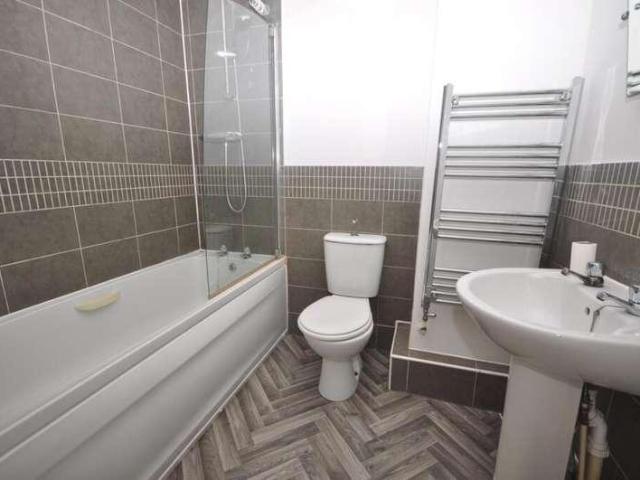 2 bed flat for sale