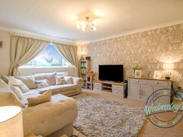 2 bed flat for sale