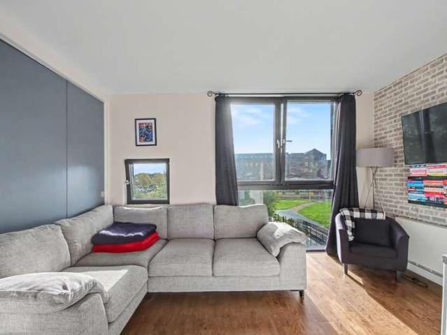 2 bed flat for sale