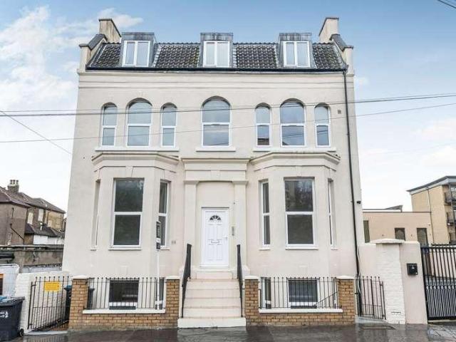 2 bed flat for sale