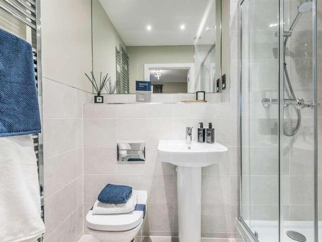 2 bed flat for sale