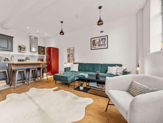 2 bed flat for sale