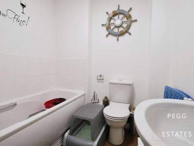 2 bed flat for sale