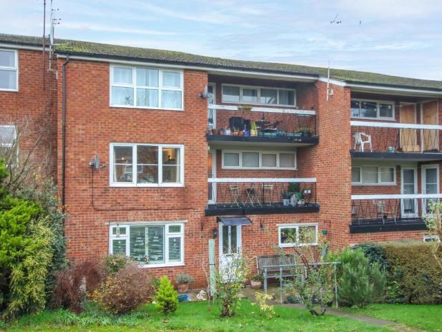 2 bed flat for sale