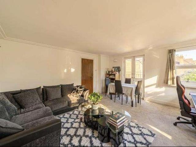 2 bed flat for sale