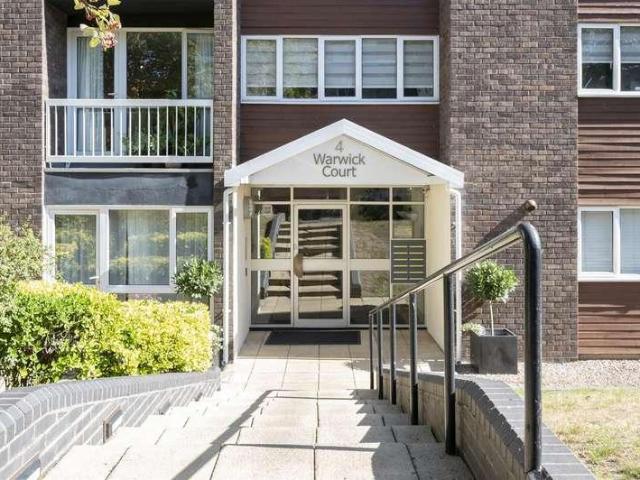 2 bed flat for sale