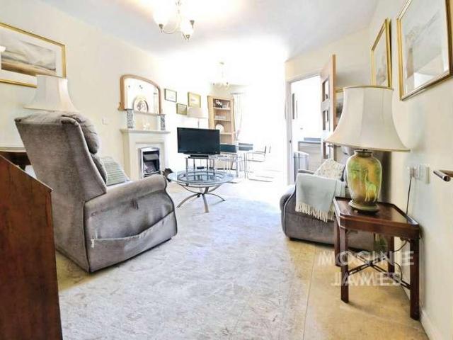 2 bed flat for sale
