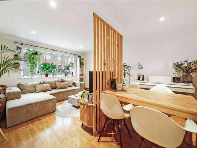 2 bed flat for sale