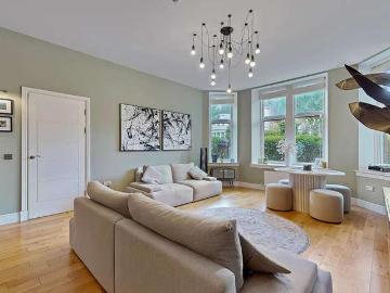 2 bed flat for sale