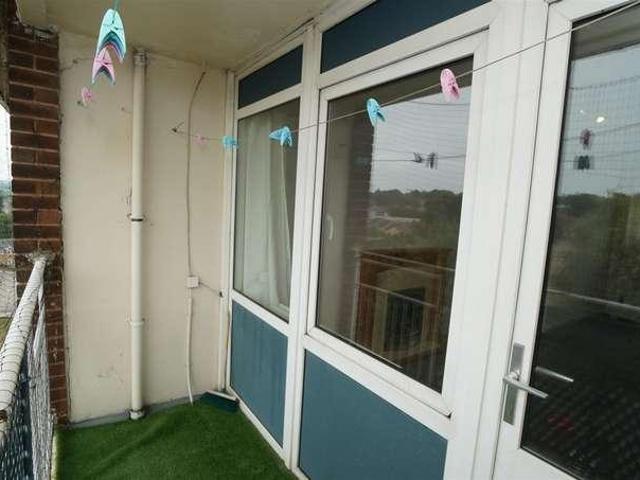 2 bed flat for sale