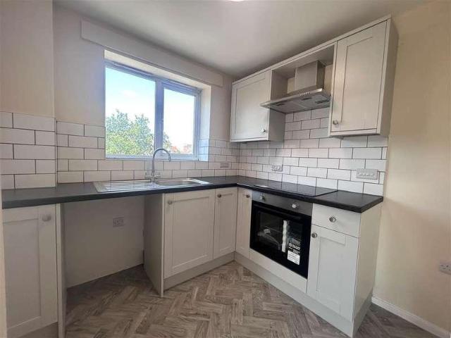 2 bed flat for sale