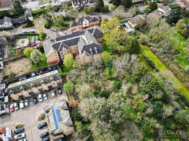2 bed flat for sale
