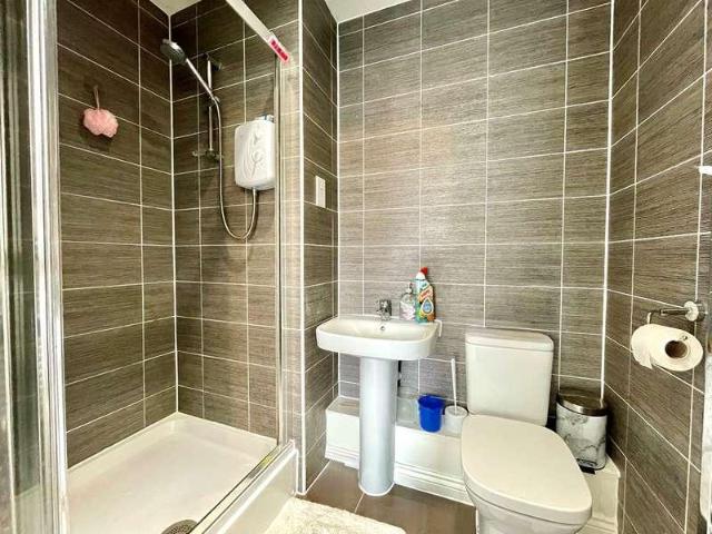 2 bed flat for sale