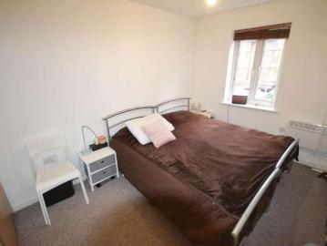 2 bed flat for sale