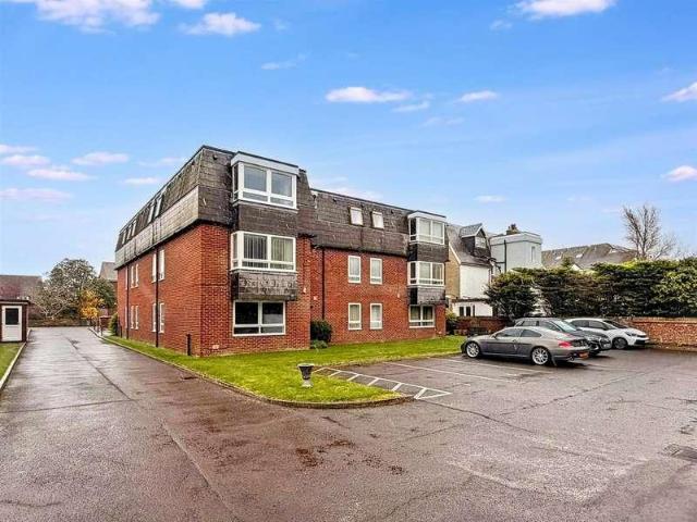 2 bed flat for sale