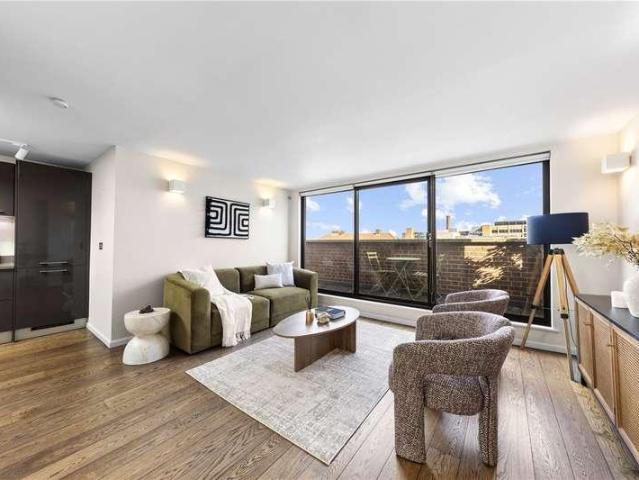 2 bed flat for sale
