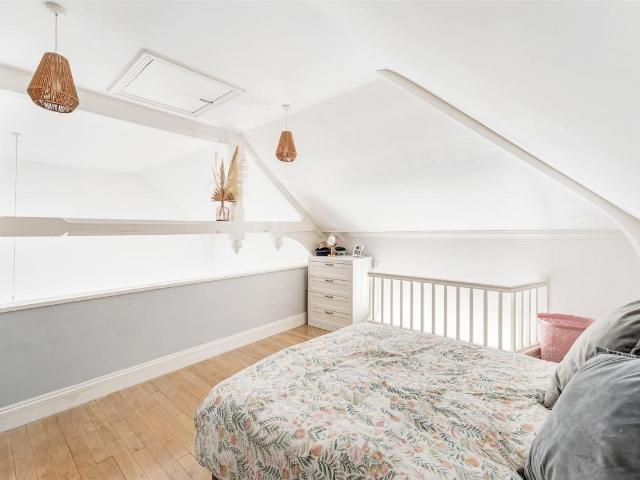 2 bed flat for sale