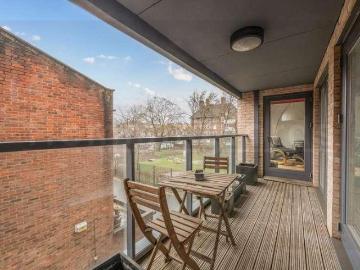 2 bed flat for sale