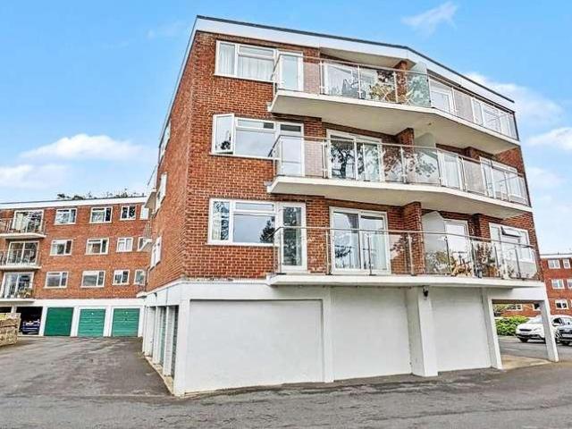 2 bed flat for sale
