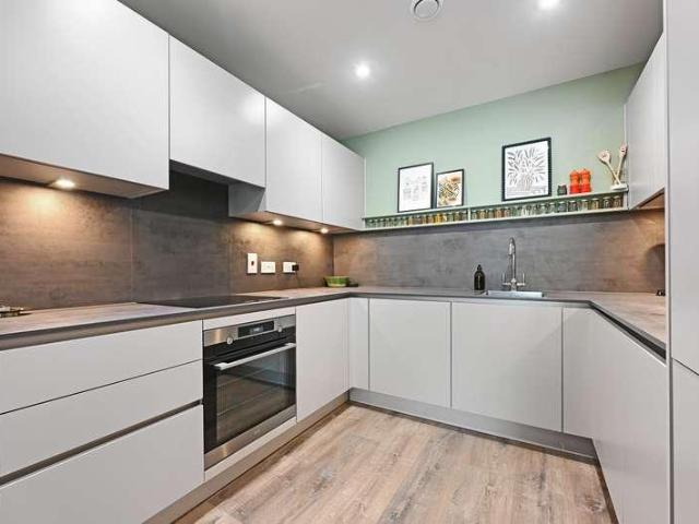 2 bed flat for sale