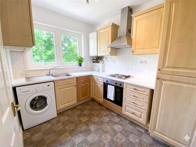 2 bed flat for sale