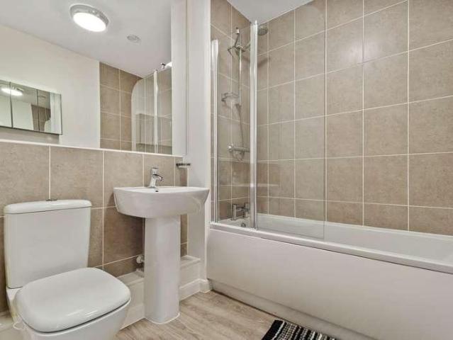2 bed flat for sale